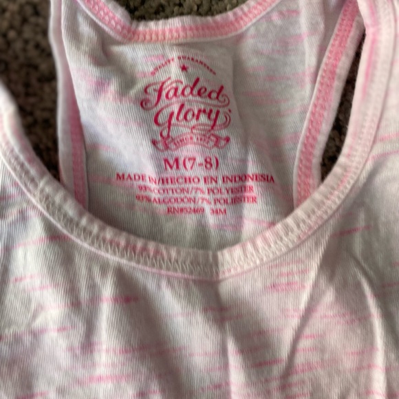 Bundle of 9 size medium (7/8) tanks. Various brands. - Picture 6 of 14